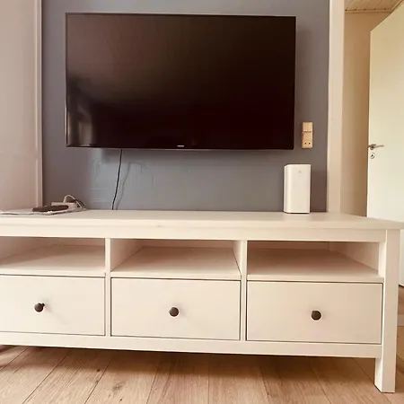 Villa And Cozy Family House At Center